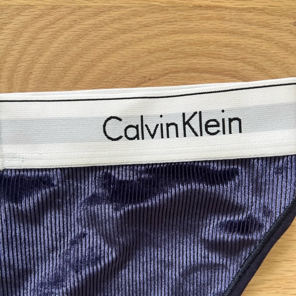 Calvin Klein bralette and underwear set - Picture 2 of 3